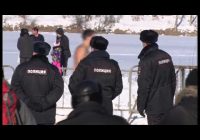 Более тысячи ангарчан приняли участие в крещенском купании Более тысячи ангарчан приняли участие в крещенском купании