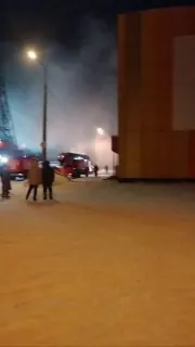 Пожар в ТЦ Автомир все сильнее.