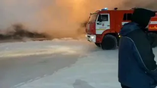 Семьдесят семь человек с помощью пятнадцати единиц техники принимали участие в ликвидации крупного пожара, который случился в минувшую субботу.