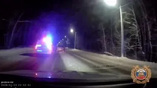 От семи до двенадцати лет лишения свободы грозит молодому человеку, который под угрозой ножа отобрал у ангарского таксиста машину. Автоинспекторы организовали преследование.