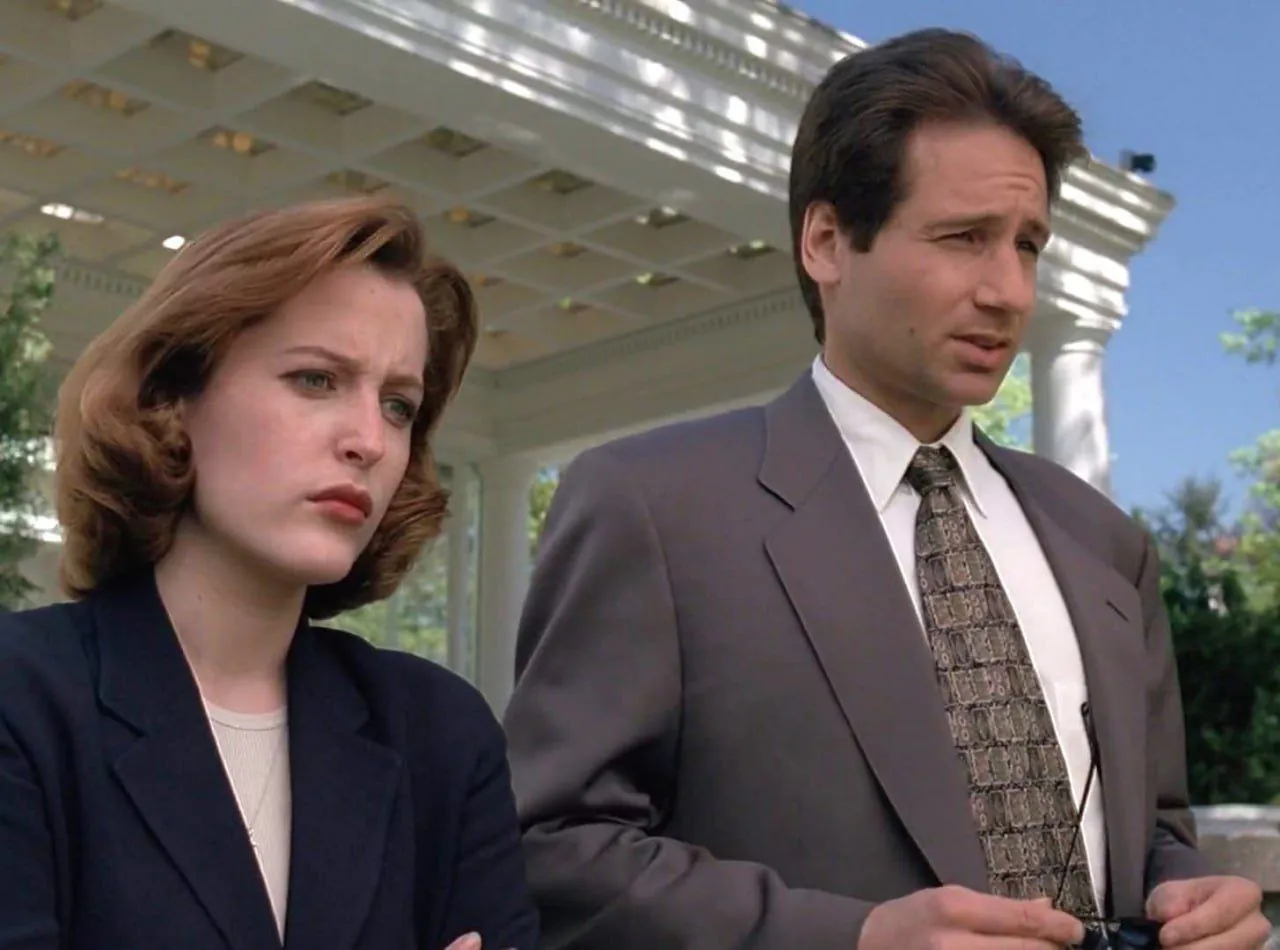 ⚡️ Готовится к перезапуску популярный фантастический сериал «Секретные материалы». За разработку перезапуска отвечает Райан Куглер, известный по фильму «Грешники» и двух фильмах «Черная пантера». По словам постановщика, сериал будет иметь ту же структуру, что и оригинал, но поклонники опасаются, что на роли главных героев будут приглашены афроамериканские актёры.