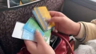 Внимательно следят за деньгами на счетах сотрудники банков.