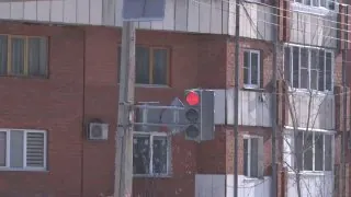 Штраф в полторы тысячи рублей грозит водителям, которые впервые проехали на жёлтый сигнал светофора.