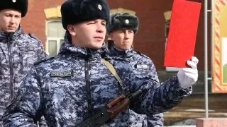 Торжественно приняли присягу молодые сотрудники вневедомственной охраны. Торжественно приняли присягу молодые сотрудники вневедомственной охраны.