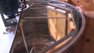 Как отличить натуральный мёд от подделки рассказали эксперты.