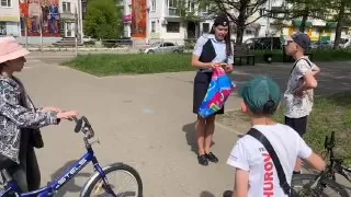Работу с юными велосипедистами усиливают сотрудники ангарского отдела Госавтоинспекции.
