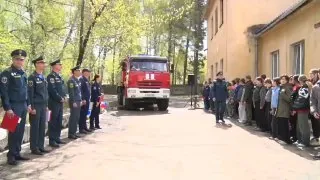Надели форму и взяли в руки пожарные рукава те, кому еще рано садиться за руль настоящего спецтранспорта.На территории Специального управления ФПС №12 прошёл традиционный конкурс «Пожарный лабиринт».
