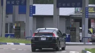 На отсутствие популярных марок топлива на некоторых автозаправочных станциях жалуются жители Прибайкалья.