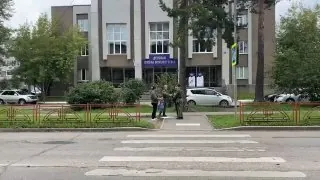 Предупреждающие надписи появились на асфальте около учреждений образования Ангарска.