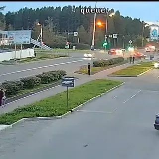 Один человек погиб, еще один получил травмы в результате ДТП, которое случилось вечером во вторник на пересечении улицы Алешина и Ангарского проспекта. Повреждения получили четыре автомобиля.