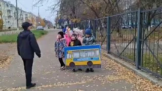 Первоклассники Ангарска осваивают главные уроки безопасности прямо на городских улицах.