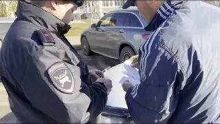 В Ангарске госавтоинспекторы вместе со школьниками вышла на дороги города, чтобы напомнить водителям о правилах безопасности в период межсезонья и школьных каникул.